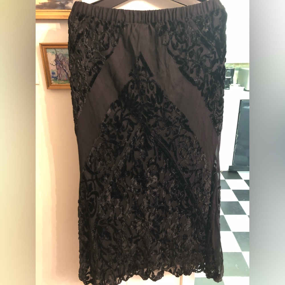 Elegant Black Velvet Patterned Dress